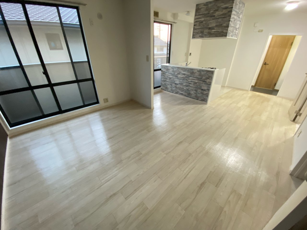 居室・リビング　２面採光の明るいお部屋です。