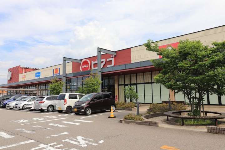 スーパー　アピタタウン金沢ベイ店（スーパー）まで657m