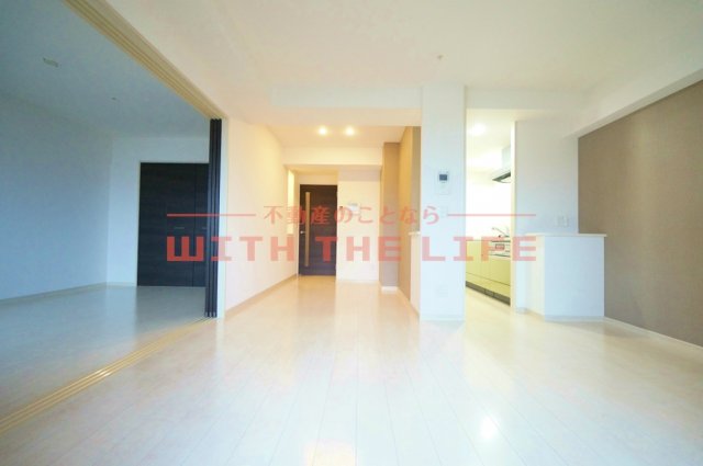 居室・リビング　こちらのリビングで趣味の時間をお楽しみください