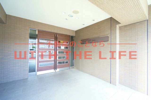 エントランス　ゆとりのあるエントランスです