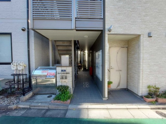 エントランス　■防犯カメラ