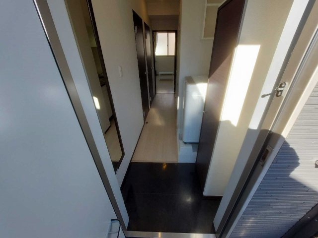 玄関　■モニタ付インターホン付き玄関■シューズラック■ダウンライト