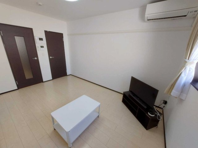 居室・リビング　■エアコン■24時間換気システム■ダウンライト■２面採光