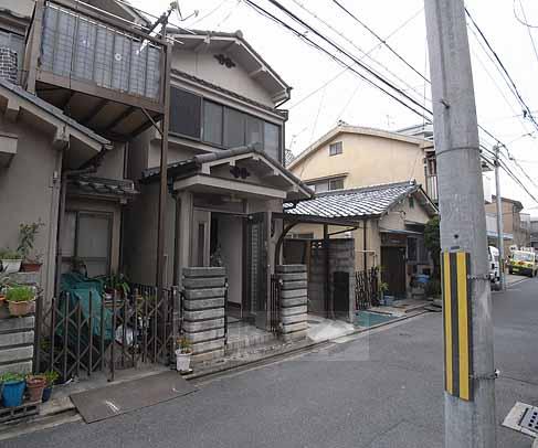 建物外観　外壁は塗りなおしてあり、きれいです。