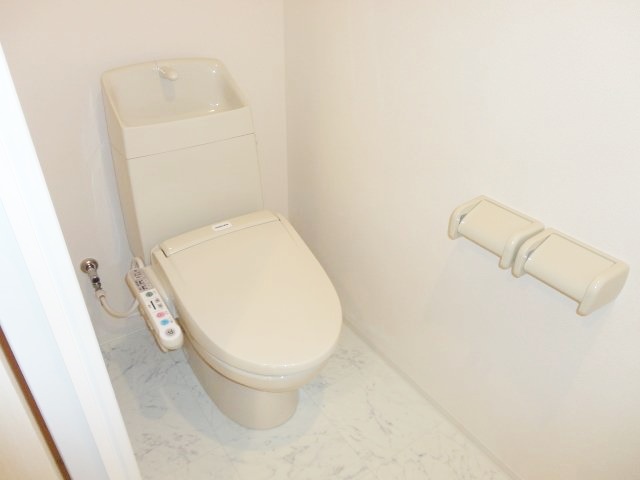トイレ　嬉しい温水洗浄便座♪