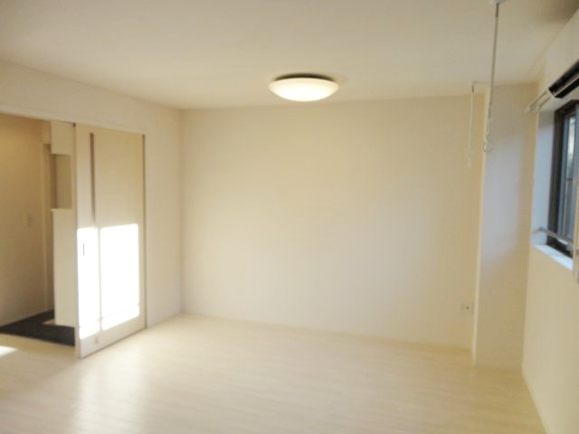 居室・リビング　開放感のあるゆったりとしたお部屋です♪