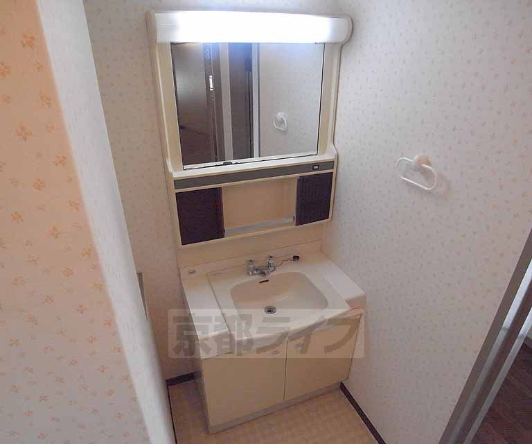 洗面設備　洗面台付きです。