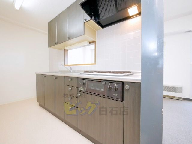 キッチン　人気の対面式システムキッチンです♪