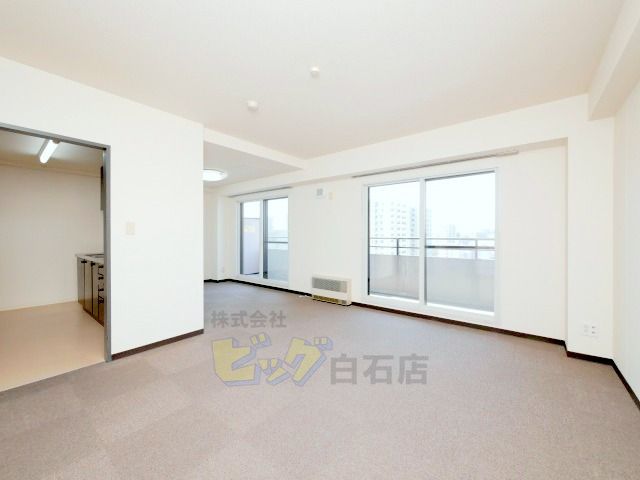 居室・リビング　日当たり良好で明るいリビングです♪