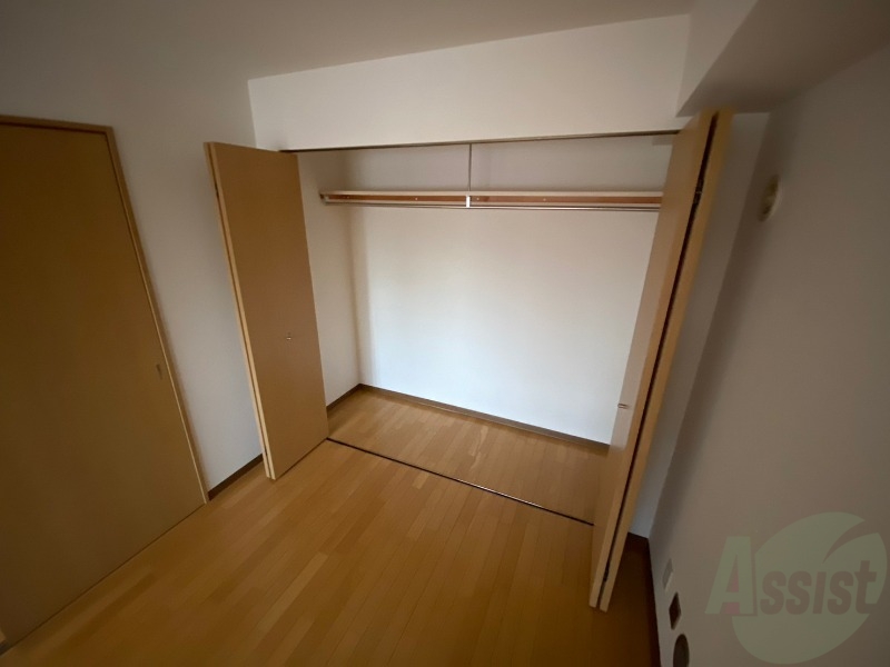 収納　クローゼットは奥行きもあり、荷物が多い方でも安心です。