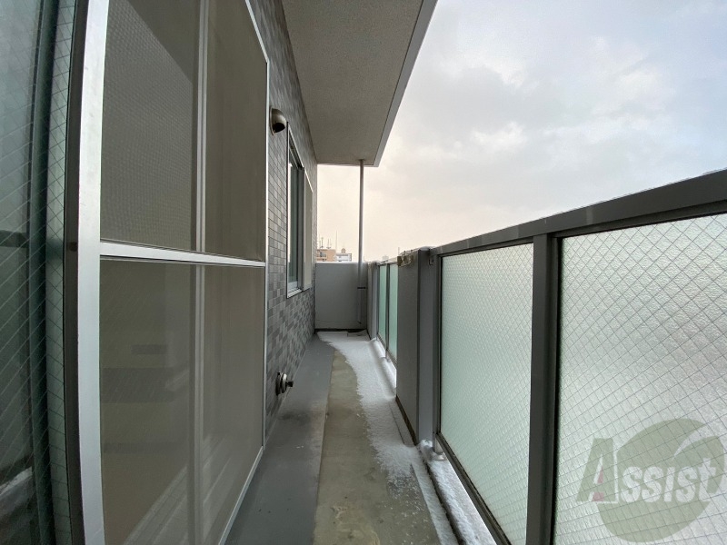 バルコニー　バルコニーは幅があり、広い印象を受けました。