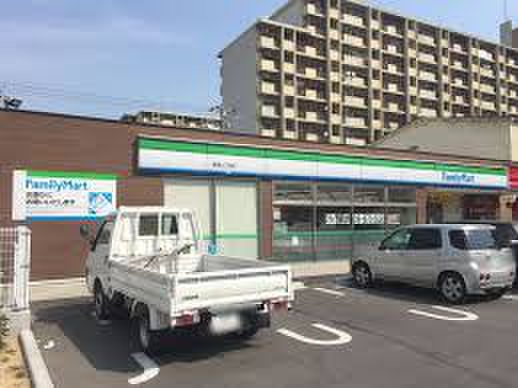 コンビニ　ファミリーマート喜連7丁目（コンビニ）まで62m