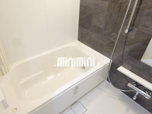 バス・シャワールーム　ゆっくりでき、疲れを癒せるお風呂です。