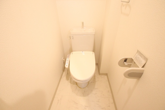 トイレ　※別室の参考写真の為、現況優先です。