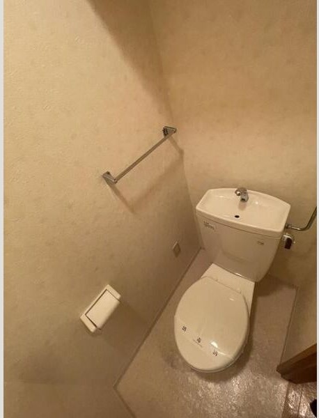 トイレ　写真にありませんが、嬉しいウォシュレット付きのトイレです。