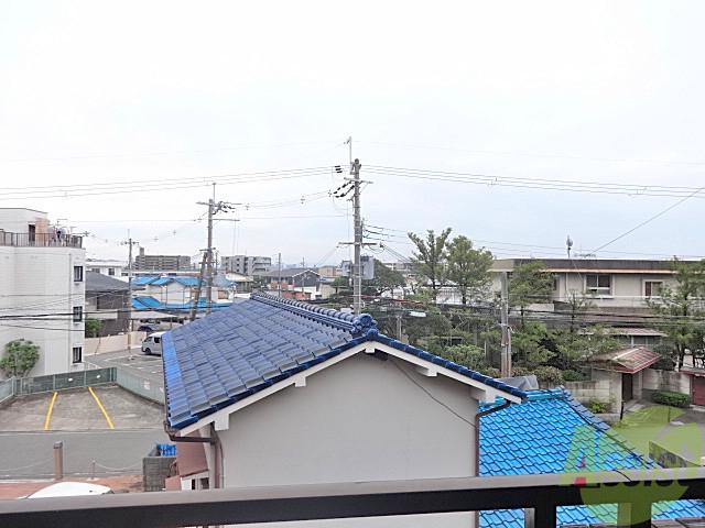眺望　周辺は低層住宅街なので圧迫感がないのがいいですよね♪