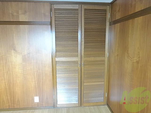 収納　こちらは洋室６帖の収納です。壁の木目調とあってますよね☆