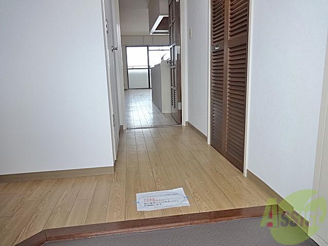 玄関　広い玄関はいいですよね～陽当たり良好でいい感じ～♪