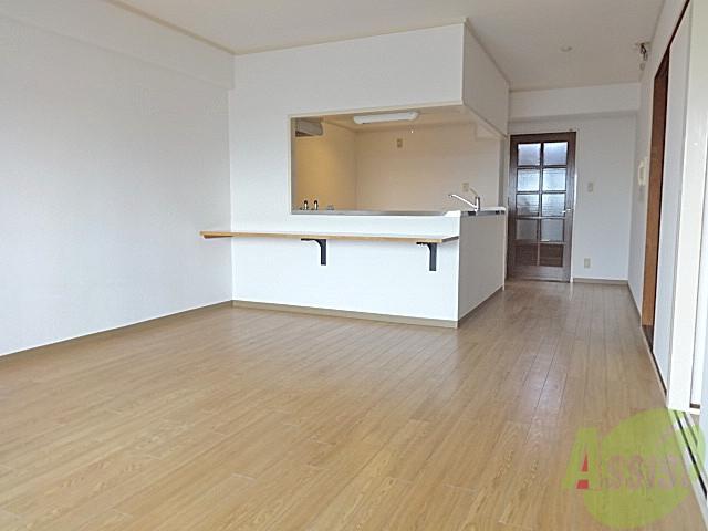 居室・リビング　１７帖は広いですよね～♪大きめのダイニングテーブルも◎