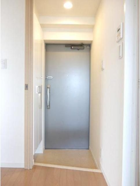 玄関　※別部屋の参考写真です。