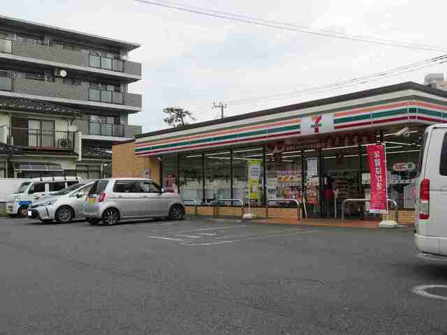 コンビニ　セブンイレブン（コンビニ）まで700m
