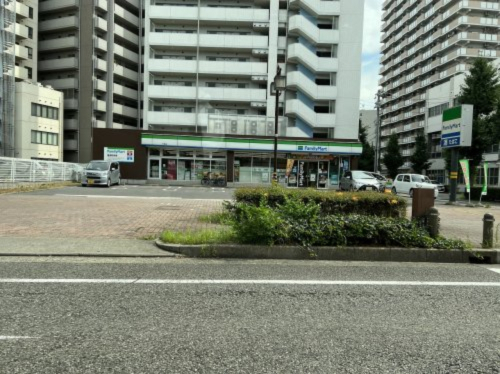 コンビニ　ファミリーマート 千早店（コンビニ）まで335m