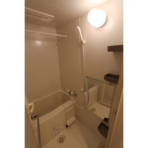 バス・シャワールーム　※写真は同じマンションの違う部屋のものになります。