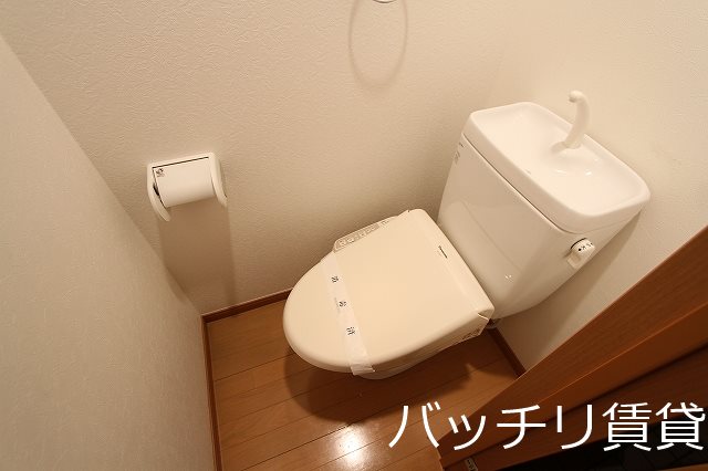 トイレ　＊画像は別部屋の為イメージ、現状優先致します