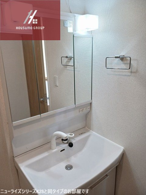 洗面設備　独立洗面台あり、毎朝おしゃれに忙しい女性の方におすすめです