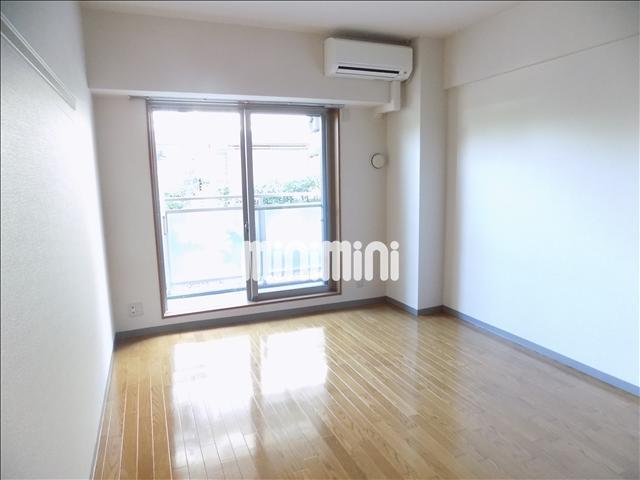 居室・リビング　別号室の写真となります