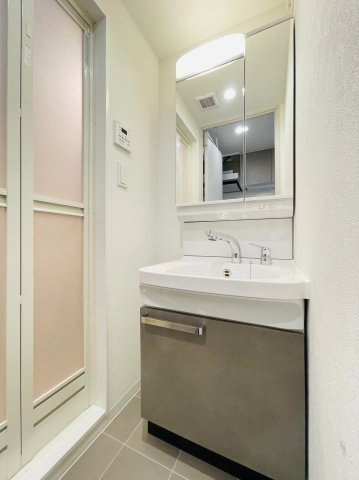 洗面設備　同マンション別部屋　参考写真