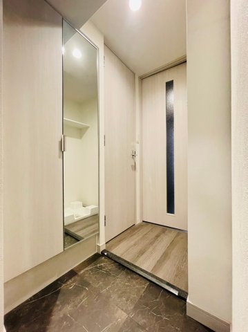 玄関　同マンション別部屋　参考写真