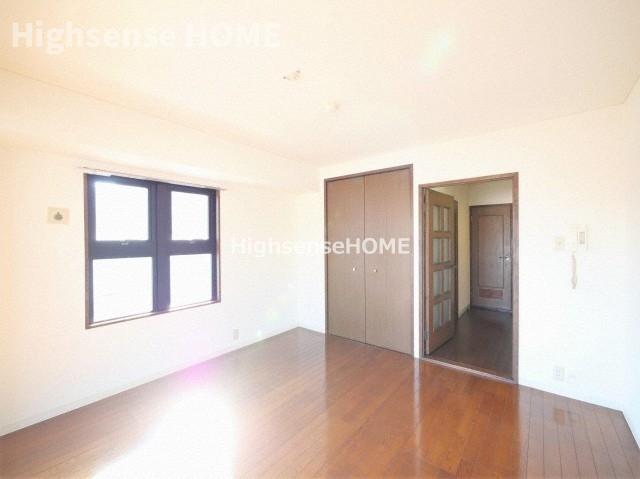 居室・リビング　こちらのリビングで趣味の時間をお楽しみください