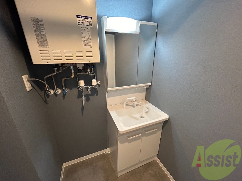 洗面設備　独立洗面台です。大きくてよいですね。シャンプーもできます！