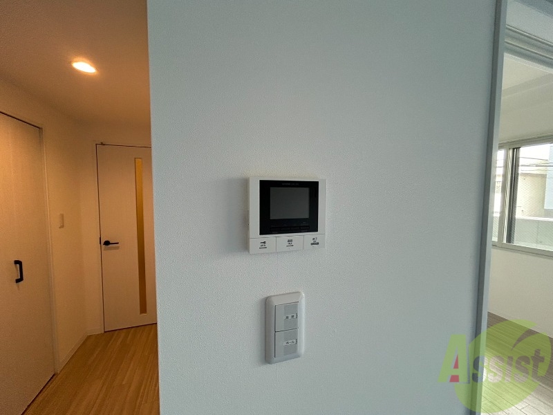 セキュリティ　モニタ付インターホンです。セキュリティ面も安心ですね！