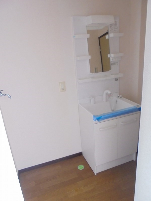 洗面設備　写真は202号室です。（参考）