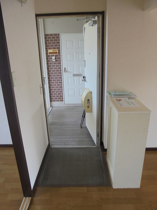 玄関　写真は202号室です。（参考）