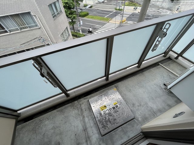 バルコニー　陽当たり良好なバルコニーです