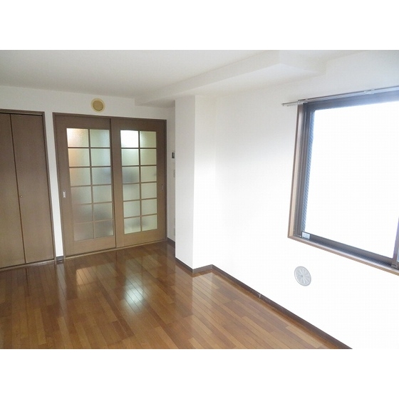 居室・リビング　二面採光