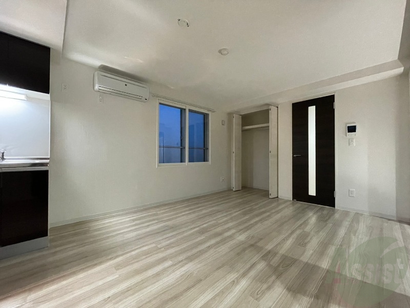 その他部屋・スペース　寝室を別角度から撮りました。どう家具を配置しますか？