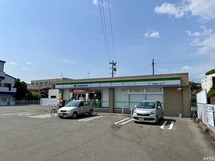 コンビニ　ファミリーマート福岡飯倉二丁目店（コンビニ）まで706m