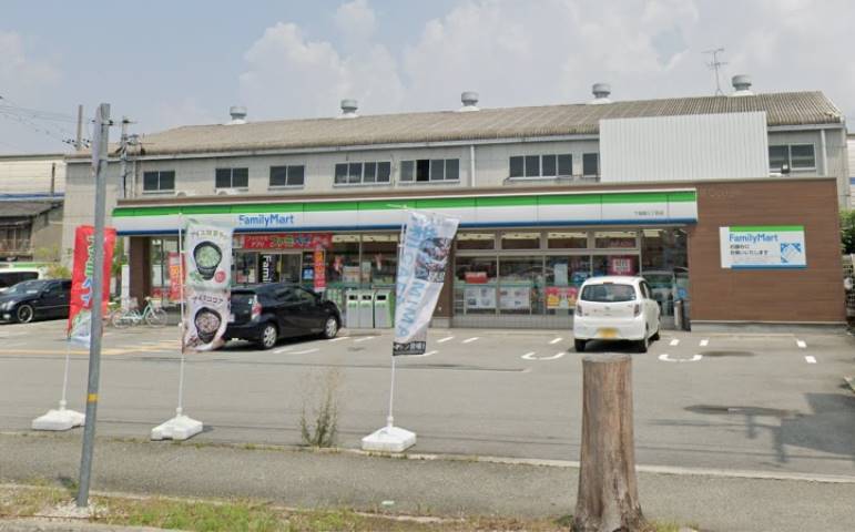 コンビニ　ファミリーマート（コンビニ）まで148m