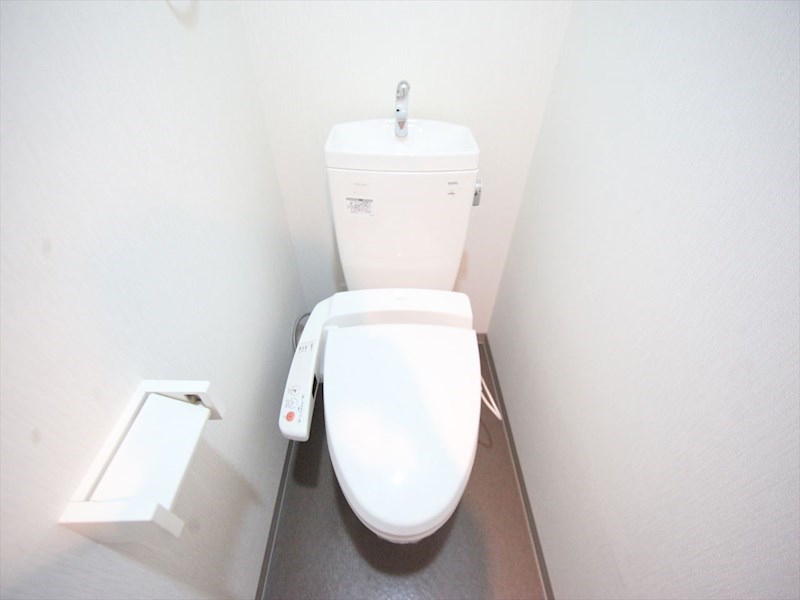 トイレ　温水洗浄暖房便座付トイレ