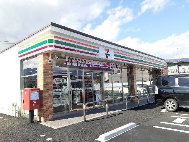 コンビニ　セブンイレブン富士市四ツ家店（コンビニ）まで240m