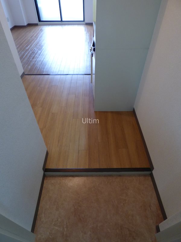 玄関　別部屋のお写真です。ご参考までに！