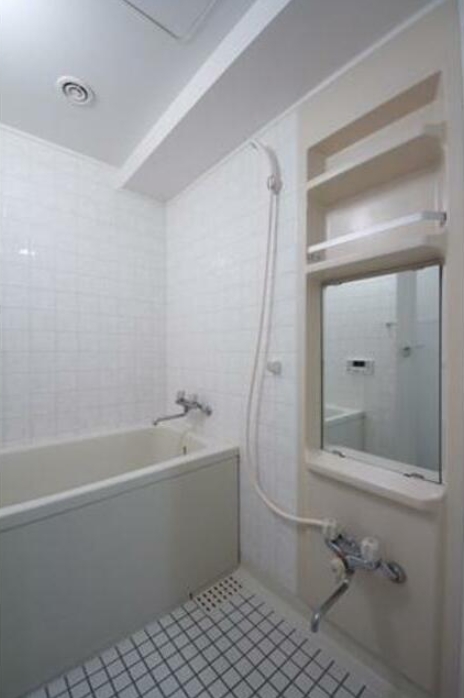 バス・シャワールーム　追い焚き機能付きバス。