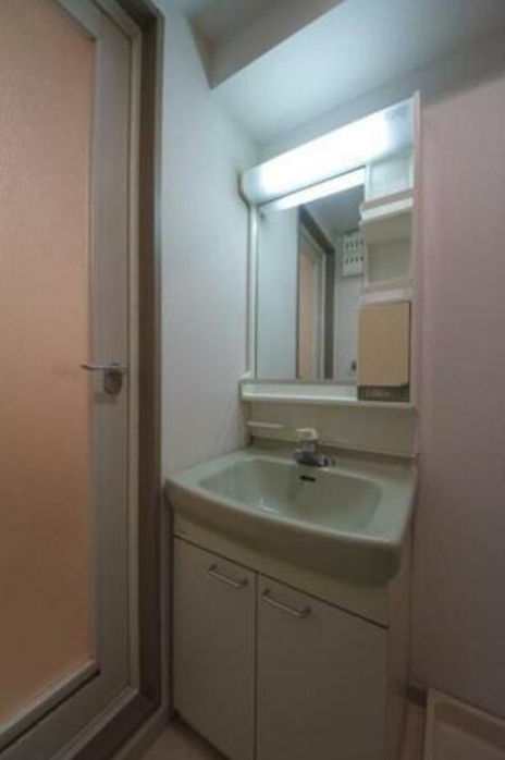 洗面設備　うれしい独立洗面台。