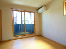 居室・リビング　落ち着いた色調の洋室です