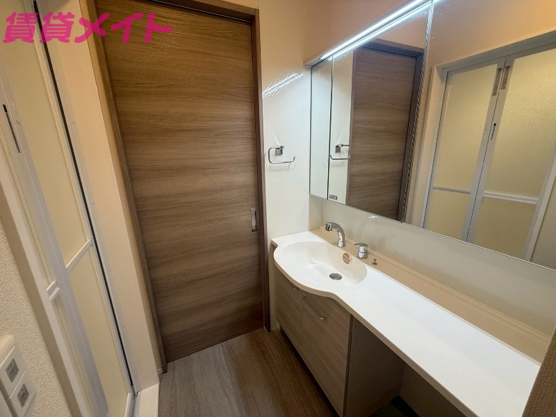 洗面設備　別部屋参考写真です