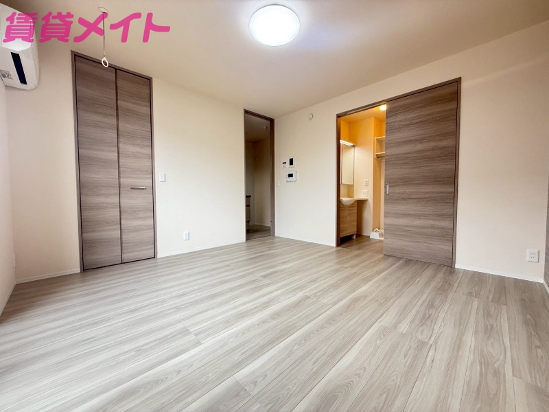 居室・リビング　別部屋参考写真です